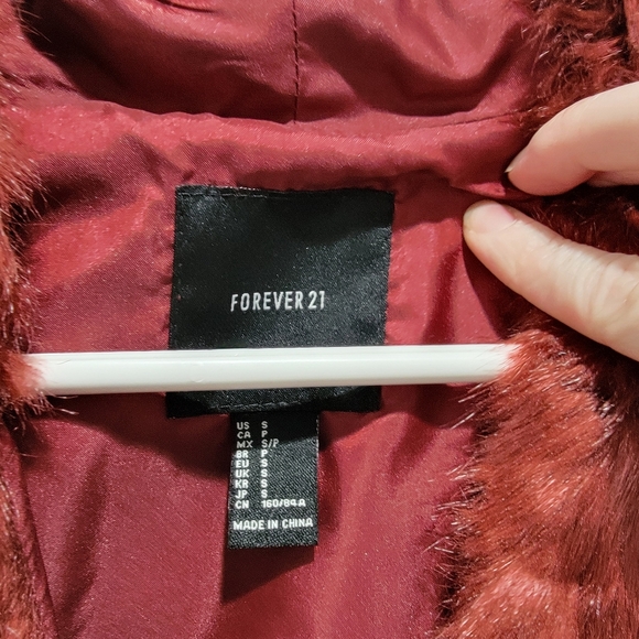 Forever 21 Maroon Fur Vest Sz Small - Picture 2 of 4
